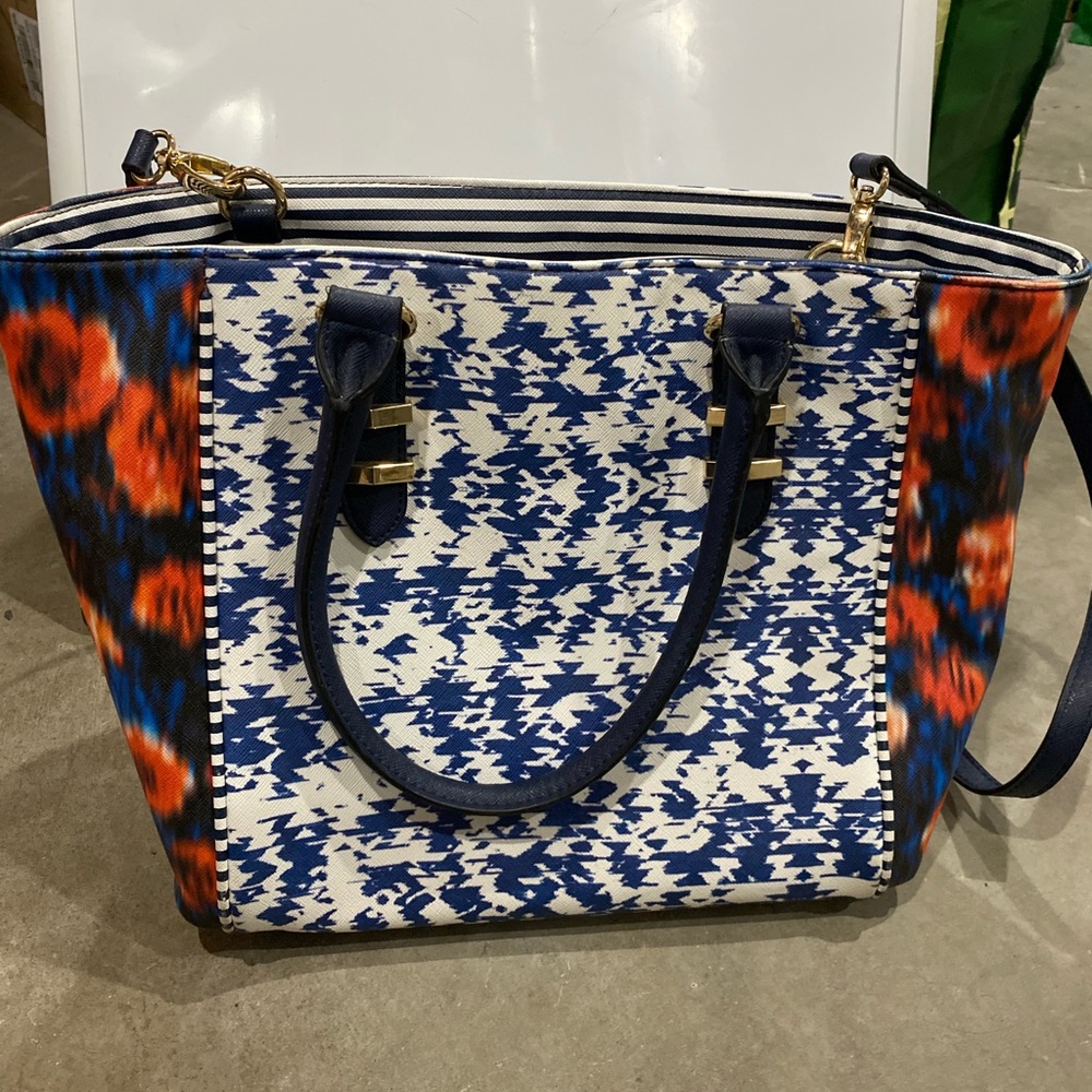 Shoulder / crossbody purse